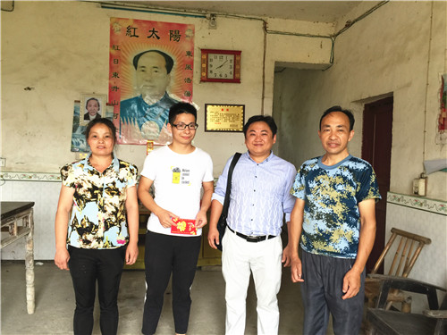 2017-2018第二学期送建档立卡户学生回家 (1).jpg