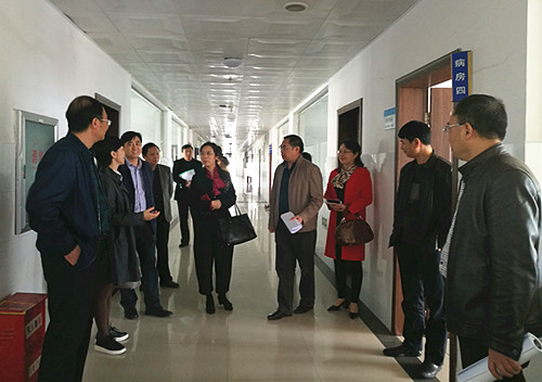 16、参观4.jpg