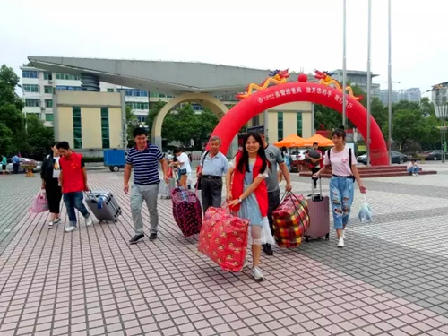 迎接新生,志愿同行——校团委开展迎新志愿服务活动 (3)_副本.jpg