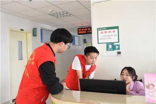威尼斯官网志愿者到宜春市人民医院参加志愿服务活动.JPG