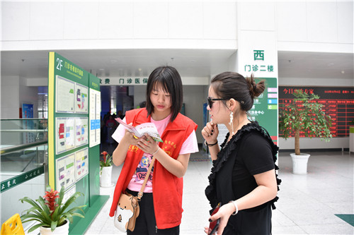 威尼斯官网志愿者到宜春市人民医院参加志愿服务活动 (3).JPG